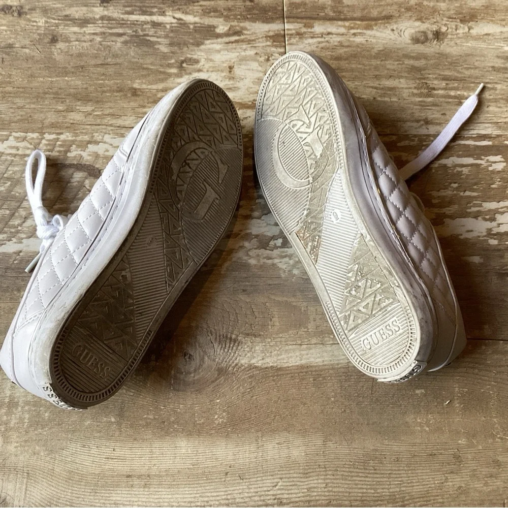 GUESS Lace Up Quilted Pattern White Sneakers Shoes Women’s 9
